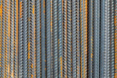 Paslı demir grunge arkaplan: güçlendirme çubukları, kısa odak