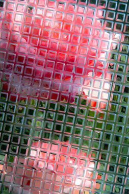 Doğal çiçek arkaplanı: buğulanmış gül çiçekleri kıvırcık camlardan görülebilir.