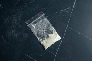 Bağımlılık: dozajlı uyuşturucu madde ambalajı, kokain, eroin