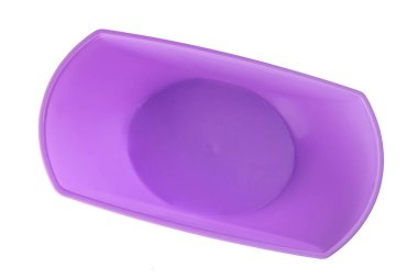 Çevre dostu leylak besin depolama kabı beyaza izole edilmiş.