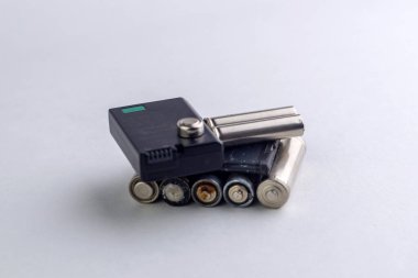 Gezegenin civa ve kadmiyum kirliliği: birkaç tükenmiş pil beyaz, kısa odaklı, ton