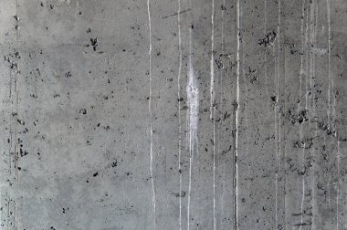 Grunge arkaplanı: çatlak ve göçüklü sert beton duvar, biçimsel çalışma izleri