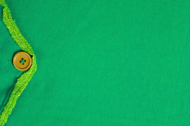 yumuşak yeşil kumaş arka plan, plastik düğmeli ve altın kenarlı