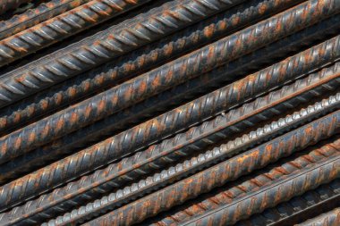 Paslı demir grunge arkaplan: güçlendirme çubukları, kısa odak