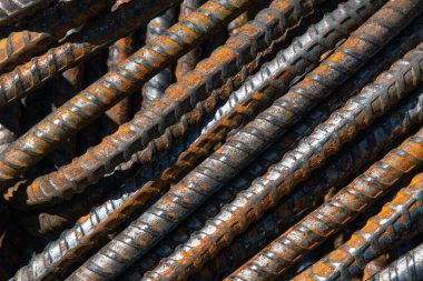 Paslı demir grunge arkaplan: güçlendirme çubukları, kısa odak