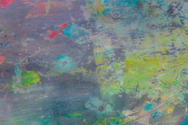 Renkli yaratıcı arkaplan: Ahşap bir palette yağlı boya kalıntıları, kısa odak, seçici bulanık