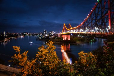 Brisbane 'deki Hikaye Köprüsü' nün Gece Görüşü