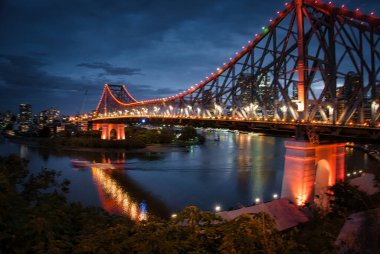 Brisbane 'deki Hikaye Köprüsü' nün Gece Görüşü