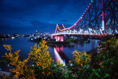 Brisbane 'deki Hikaye Köprüsü' nün Gece Görüşü