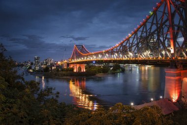 Brisbane 'deki Hikaye Köprüsü' nün Gece Görüşü