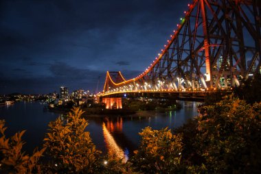 Brisbane 'deki Hikaye Köprüsü' nün Gece Görüşü