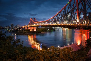 Brisbane 'deki Hikaye Köprüsü' nün Gece Görüşü