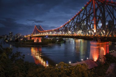 Brisbane 'deki Hikaye Köprüsü' nün Gece Görüşü