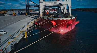 Denizaşırı nakliye vinçleri Avrupa ve İsveç 'e 