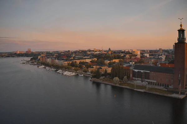 Stockholm, SVERIGE - 21 juni 2019 Flygfoto över Stockholms skyline i soluppgången — Stockfoto