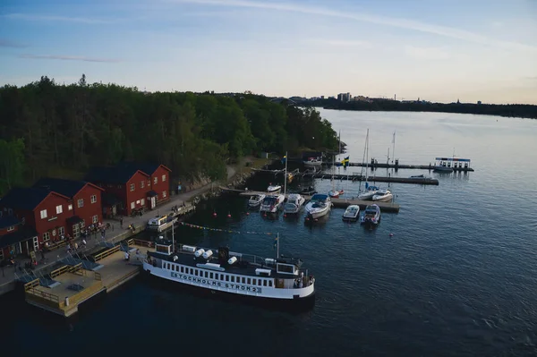 Ilha de Fjaderholmarna, SUÉCIA - 13 de junho de 2020. Fjaderholmarna ilha no arquipélago de Estocolmo. foto tirada por drone — Fotografia de Stock