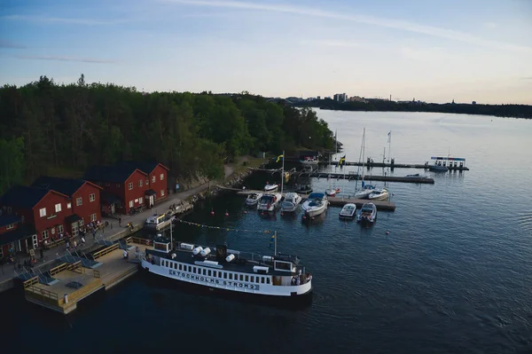 Insel Fjaderholmarna, SCHWEDEN - 13. Juni 2020. Die Insel Fjaderholmarna in den Stockholmer Schären. Foto per Drohne aufgenommen — Stockfoto