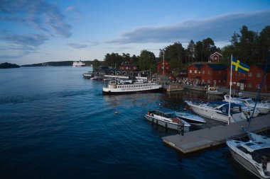 Fjaderholmarna Adası, SWEDEN - 13 Haziran 2020. Stockholm takımadasındaki Fjaderholmarna adası. Fotoğraf İHA tarafından çekildi