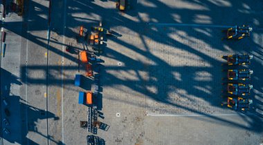 Denizaşırı nakliye vinçleri Avrupa ve İsveç 'e 