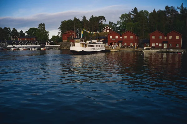 Fjaderholmarna, SWEDEN - June 13, 2020. 스톡홀름 군 도에 있는 파자 데르 홀마르나 섬이다. 드론으로찍은 사진 — 스톡 사진