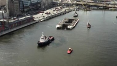 Stockholm takımadasındaki Guldbron 'a yeni bir kanalizasyon nakli. 2020-06-29