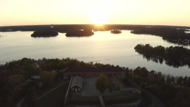 Pohled na Vaxholm kastell při západu slunce, Stockholmské souostroví — Stock video