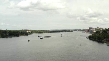 Stockholm takımadasındaki Guldbron 'a yeni bir kanalizasyon nakli. 2020-06-29