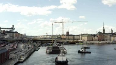 Stockholm takımadasındaki Guldbron 'a yeni bir kanalizasyon nakli. 2020-06-29