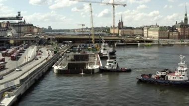 Stockholm takımadasındaki Guldbron 'a yeni bir kanalizasyon nakli. 2020-06-29