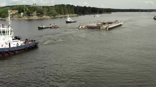 Transporte de um novo sluice, para Guldbron no arquipélago de Estocolmo. 2020-06-29 — Vídeo de Stock