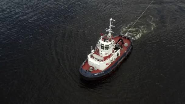 Transporte de una nueva esclusa, a Guldbron en el archipiélago de Estocolmo. 2020-06-29 — Vídeos de Stock