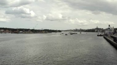 Stockholm takımadasındaki Guldbron 'a yeni bir kanalizasyon nakli. 2020-06-29