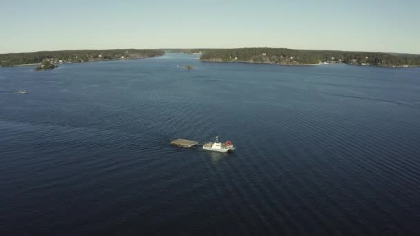 Drone uitzicht over Vaxholm kastell bij zonsondergang, Stockholm archipel — Stockvideo