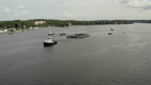 Transporte de um novo sluice, para Guldbron no arquipélago de Estocolmo. 2020-06-29 — Vídeo de Stock