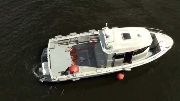 Transporte de um novo sluice, para Guldbron no arquipélago de Estocolmo. 2020-06-29 — Vídeo de Stock