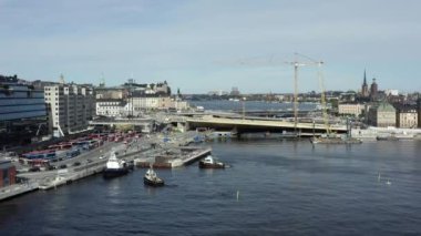 Stockholm takımadasındaki Guldbron 'a yeni bir kanalizasyon nakli. 2020-06-29