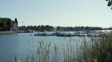 Stockholm 'ün dışındaki Gustavsberg takımadalarında yaz mevsiminin havadan görüntüsü. 20-07-28