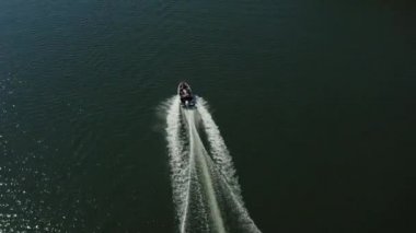 Stockholm 'ün dışındaki Gustavsberg takımadalarında yaz mevsiminin havadan görüntüsü. 20-07-28