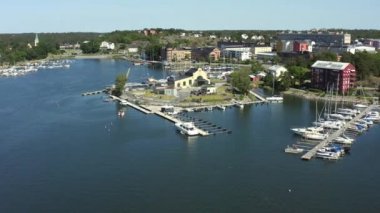 Stockholm 'ün dışındaki Gustavsberg takımadalarında yaz mevsiminin havadan görüntüsü. 20-07-28