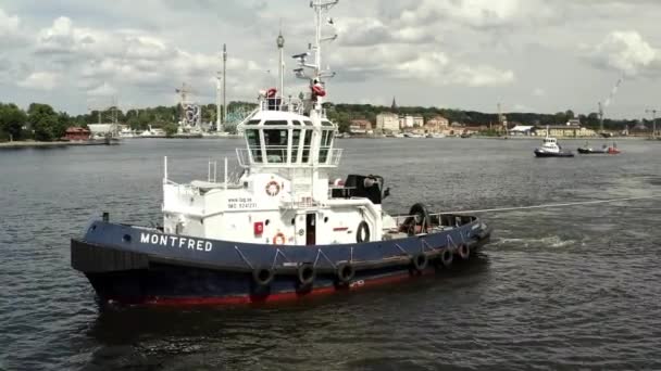Transportasi sluice baru, ke Guldbron di kepulauan Stockholm. 2020-06-29 — Stok Video