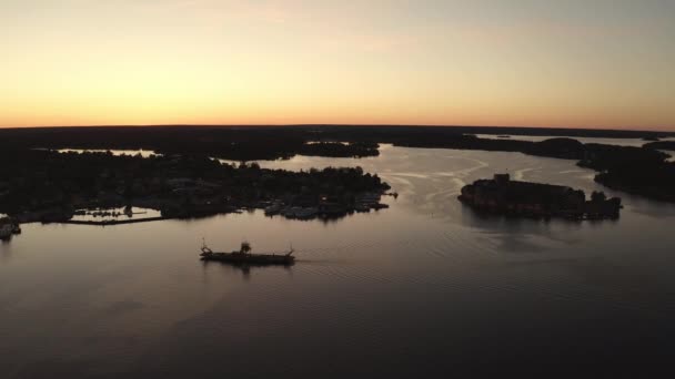 Drone view over Vaxholm kastell in sunset, Stockholm archipelago — 비디오