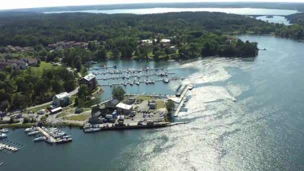 Vista aérea do verão na comunidade arquipélago Gustavsberg fora de Estocolmo. 20-07-28 — Vídeo de Stock