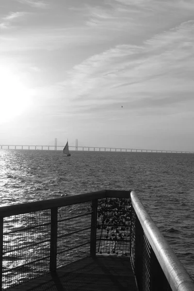 210501 Malmo Sweden - Black and white photo over Oresundsbron between Sweden and Denmark. — стокове фото