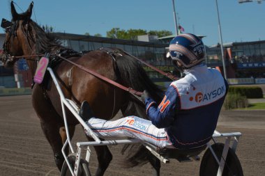 210530 - İsveç 'teki Solvalla pistinde Elitloppet koşu etkinliği.