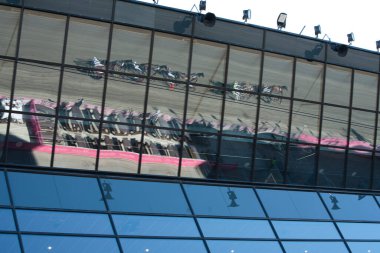 210530 - İsveç 'teki Solvalla pistinde Elitloppet koşu etkinliği.