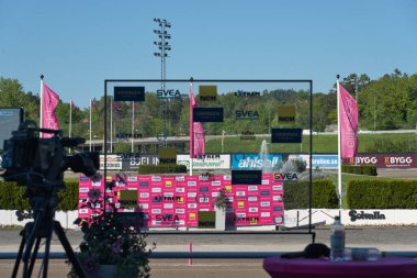 210530 - İsveç 'teki Solvalla pistinde Elitloppet koşu etkinliği.