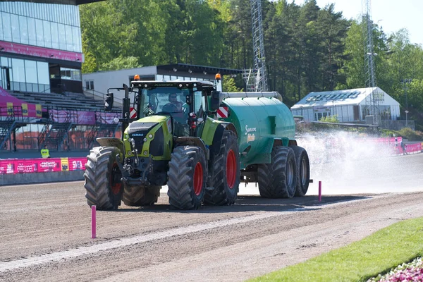 210530 - İsveç 'teki Solvalla pistinde Elitloppet koşu etkinliği.