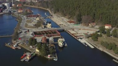 İsveç 'teki Sodertalje Kanalı ve Sodertalje şehrinin güneşli bir günde 18.4-21 Nisan aylarında çekilmiş insansız hava aracı görüntüleri.