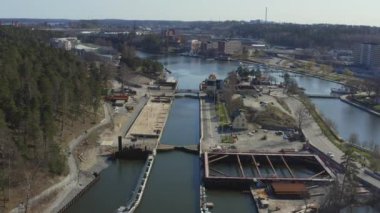 İsveç 'teki Sodertalje Kanalı ve Sodertalje şehrinin güneşli bir günde 18.4-21 Nisan aylarında çekilmiş insansız hava aracı görüntüleri.