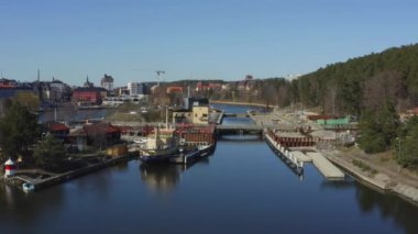 İsveç 'teki Sodertalje Kanalı ve Sodertalje şehrinin güneşli bir günde 18.4-21 Nisan aylarında çekilmiş insansız hava aracı görüntüleri.